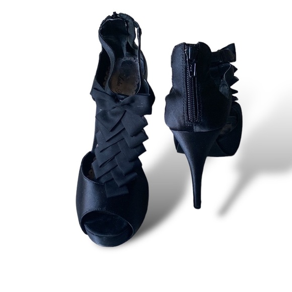 Lulu Townsend Bow w/ T-Strap 5” Black Stilettos Open Toe, Back Zip, BOW … - Picture 4 of 10